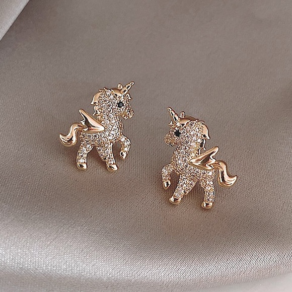 Adorable 18K Gold Plated Magic Unicorn Earrings - Picture 3 of 3